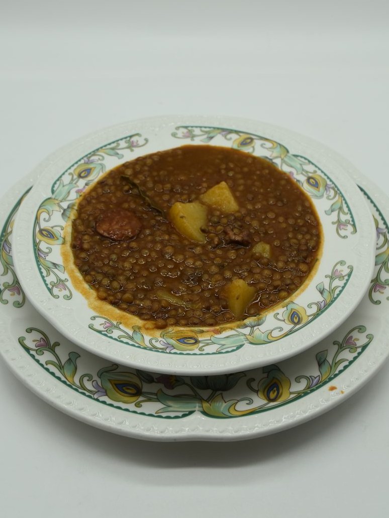 Lentejas caseras estofadas con chorizo y patata, comida de la abuela de Emilio Marín